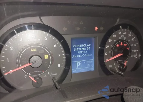 2015 Toyota Sienna Le 8 Passenger z USA, uszkodzony, nr VIN 5TDKK3DC4FS590380